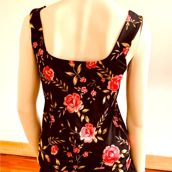 🌹Beautifully Flowered Summer Top🌹 - Picture 4 of 4